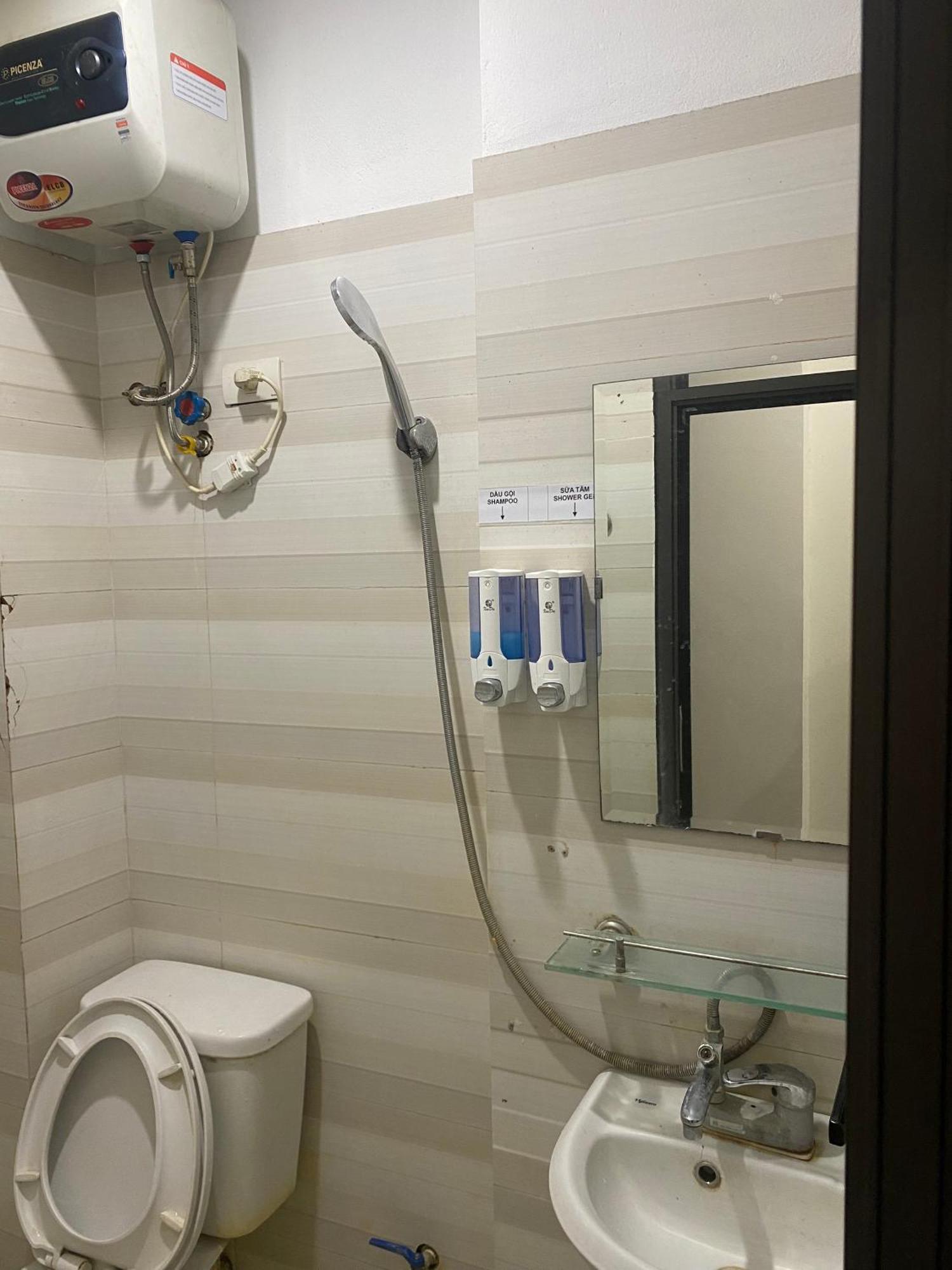 Nam Cuong Motel - Phong Don Co Cua So Thoang Mat Khep Kin - Thang May 河内 外观 照片