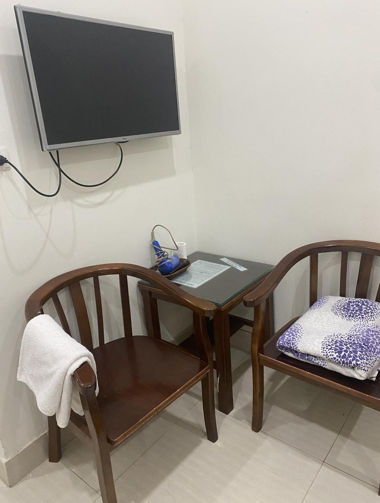 Nam Cuong Motel - Phong Don Co Cua So Thoang Mat Khep Kin - Thang May 河内 外观 照片